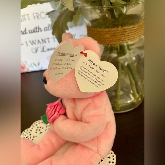 💐 “MOM-E” RETIRED TY BEANIE BABY BEAR. MINT W/MINT TAGS! DATED 2005! APPROX 8”. - Picture 6 of 7